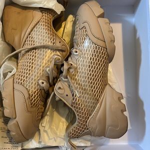 Size 39 Dior sneakers slightly used